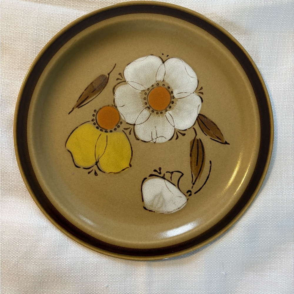 Vintage Hearthside Hand Painted Floral Plate 10.5 Inch Stoneware Made In Japan